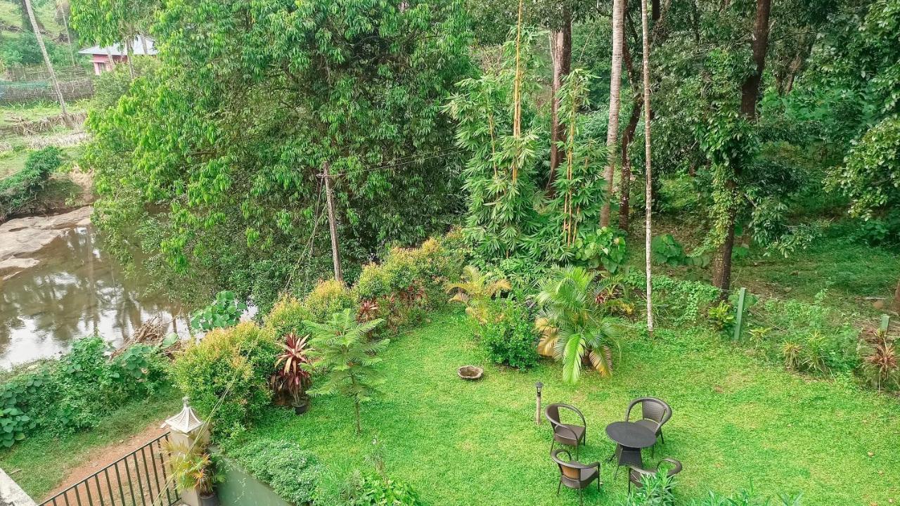 Hotel Athirapilly On The Rocks à Athirappilly Extérieur photo