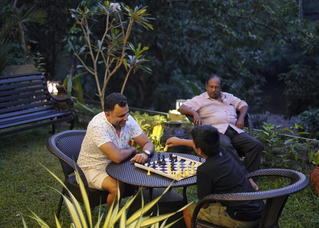 Hotel Athirapilly On The Rocks à Athirappilly Extérieur photo