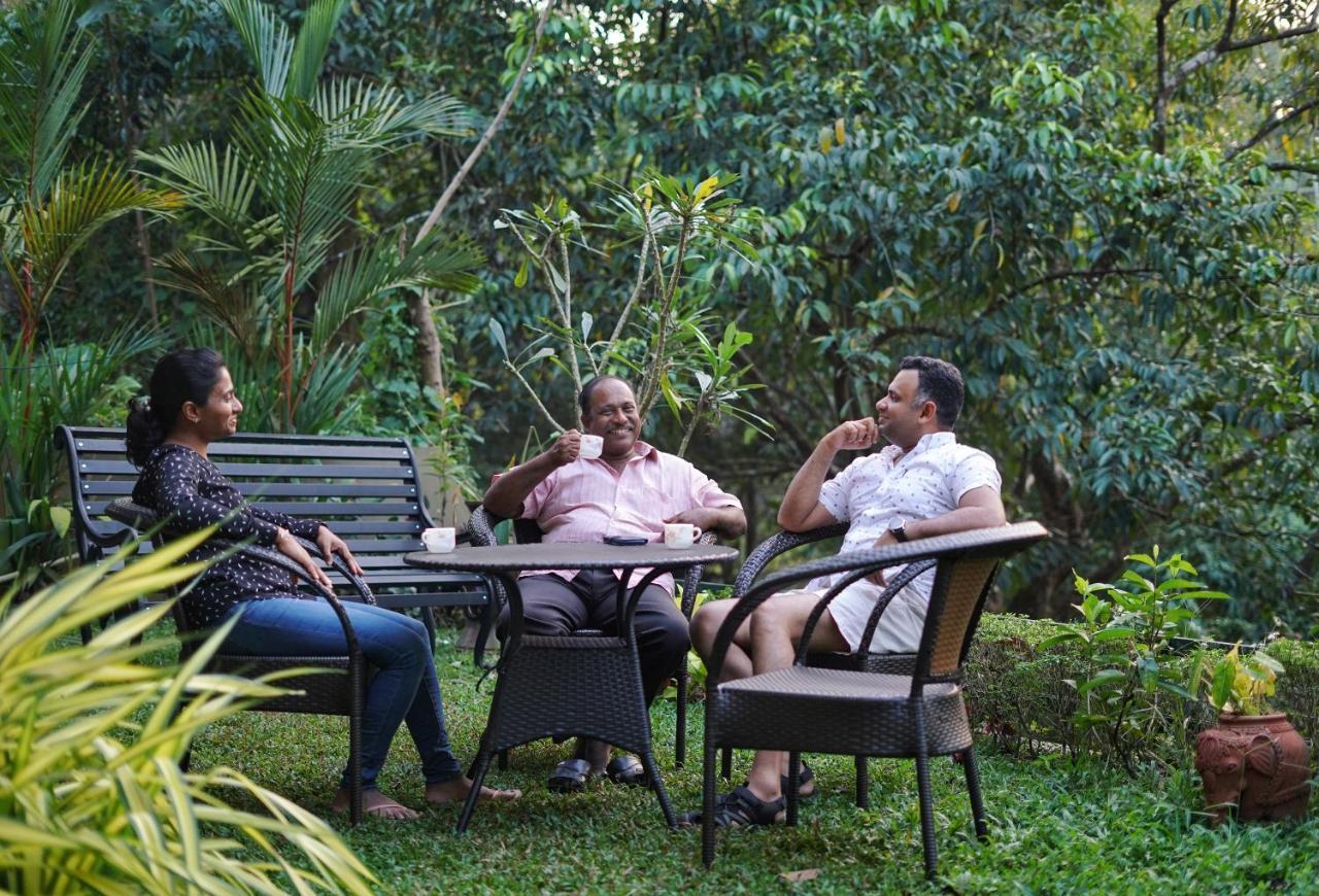 Hotel Athirapilly On The Rocks à Athirappilly Extérieur photo