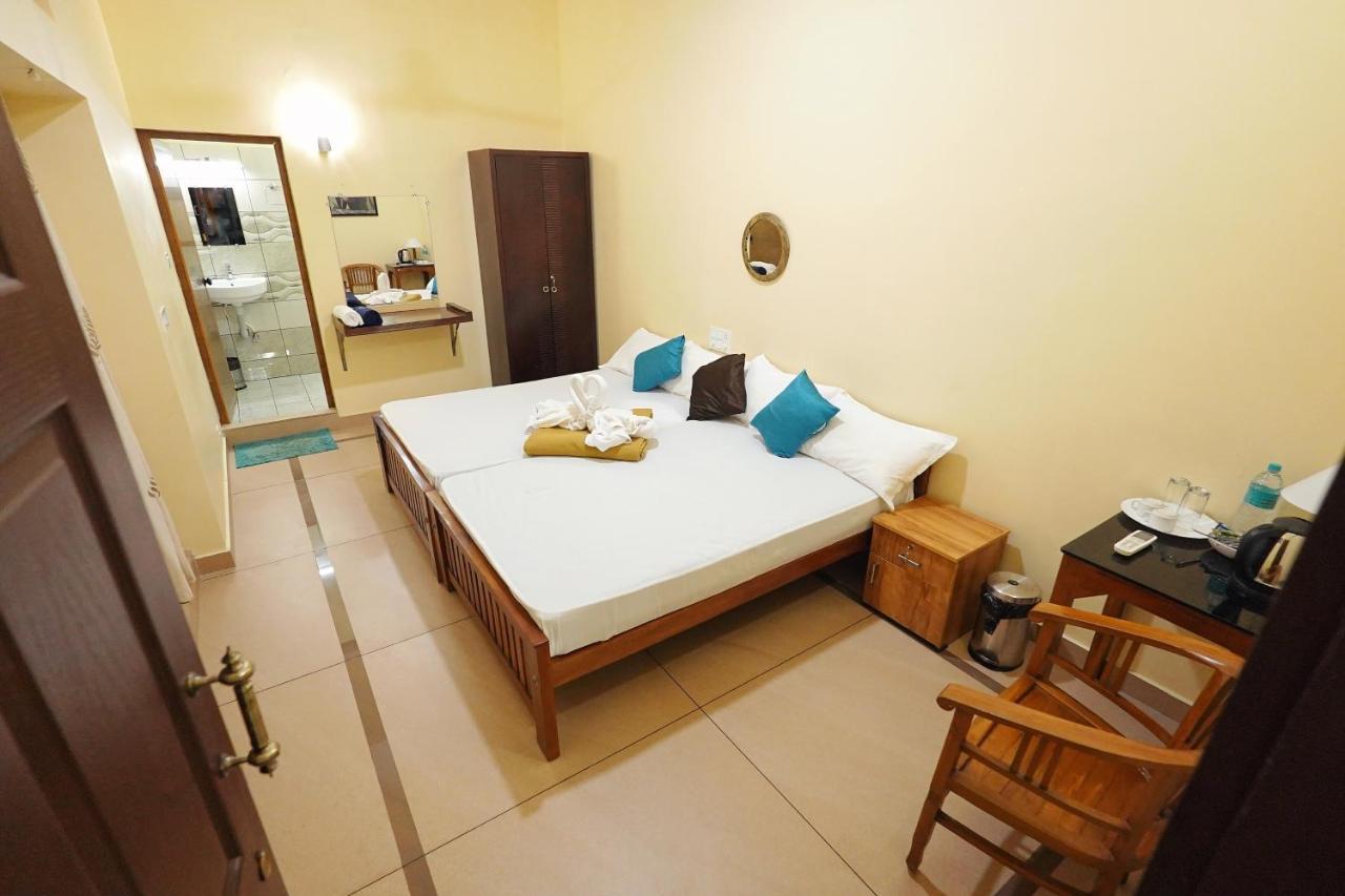 Hotel Athirapilly On The Rocks à Athirappilly Extérieur photo