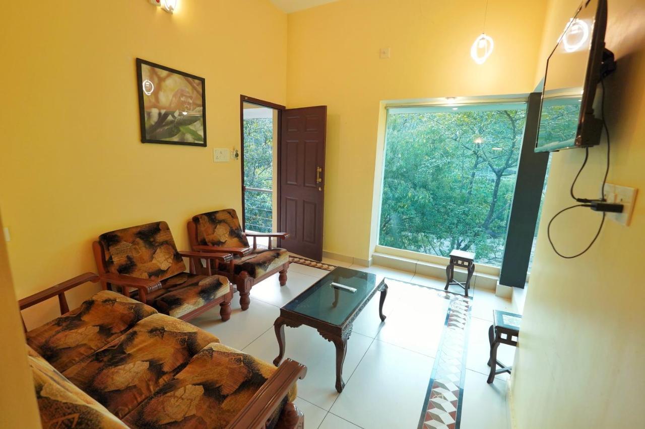 Hotel Athirapilly On The Rocks à Athirappilly Extérieur photo