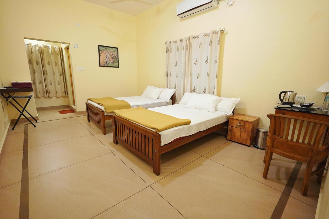 Hotel Athirapilly On The Rocks à Athirappilly Extérieur photo