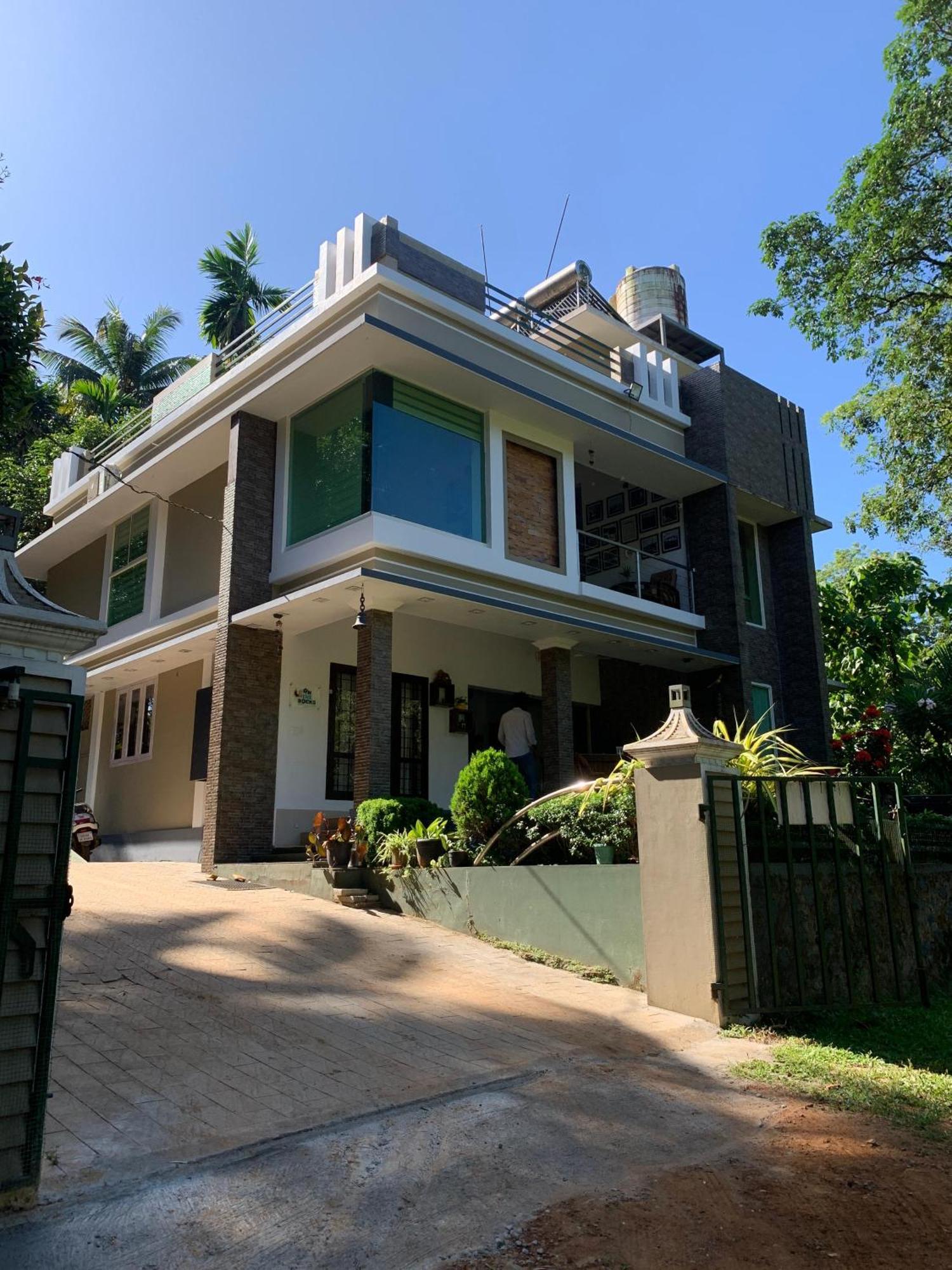 Hotel Athirapilly On The Rocks à Athirappilly Extérieur photo