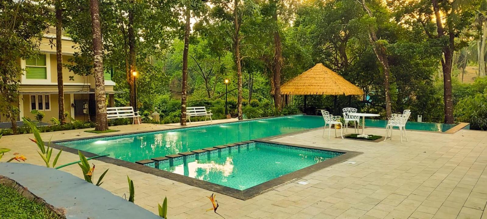Hotel Athirapilly On The Rocks à Athirappilly Extérieur photo